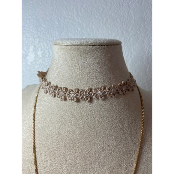 Elegant Beige Layered Choker Necklace - Never Worn - Picture 3 of 5